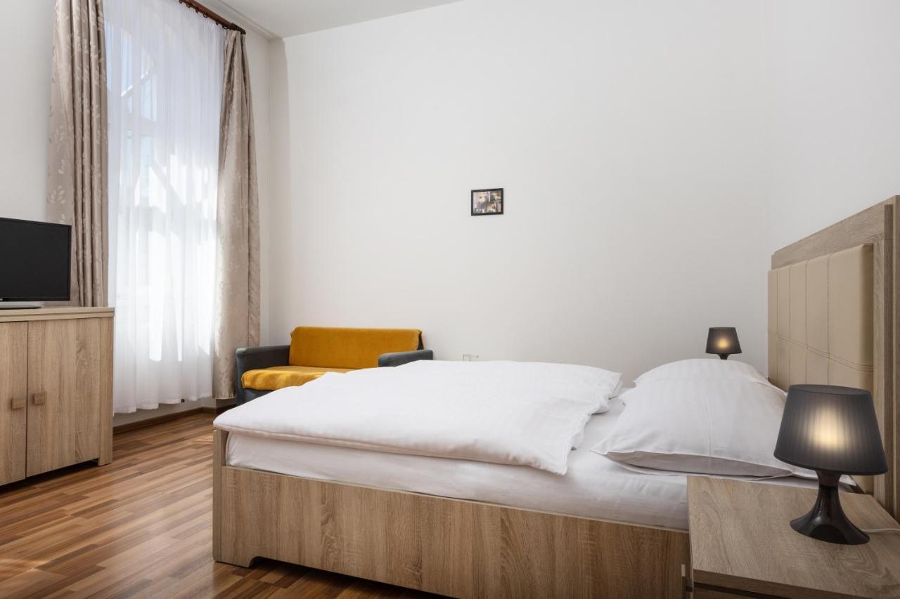 Villa Dino Mariánské Lázně Exteriör bild